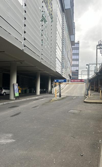 555 flinders st/Melbourne - Secure CBD Parking near free Tram Stops/cheapest
