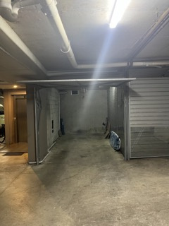 Bondi - Locking Underground, Prime Location
