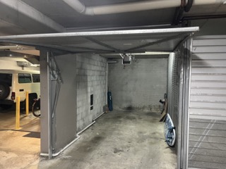 Bondi - Locking Underground, Prime Location