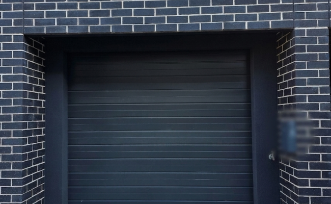 Lock-up in Broadmeadows, close to the airport and train line