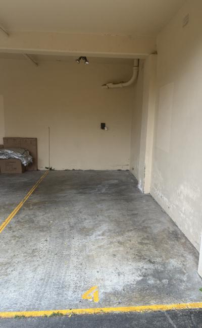 Undercover parking, walking distance to train station