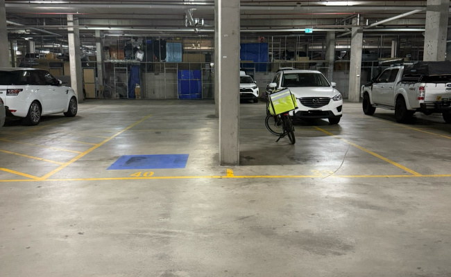 NEW Parking Lot in Mascot