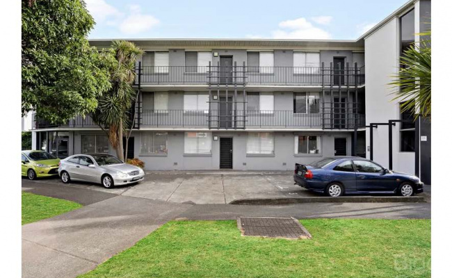 Driveway parking on Gardner Street in Richmond Victoria