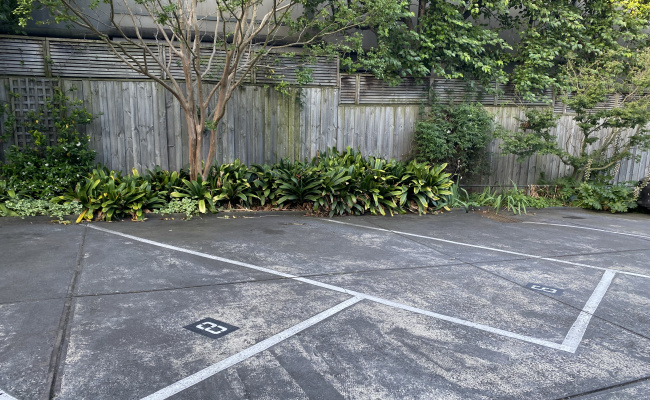 Driveway parking on Glen Street in Hawthorn Victoria