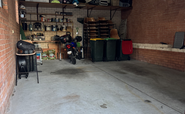 SPACE IN LOCK UP GARAGE, CCTV, ALARM & REMOTE
