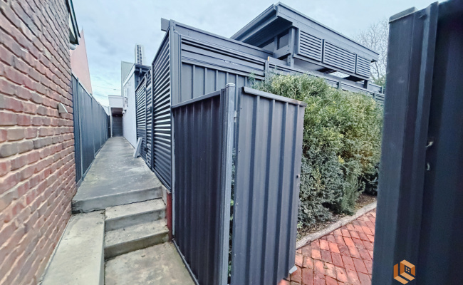 Parking available (26 Grenfell St)