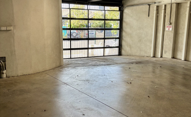 Long term secure parking in Balaclava. Indoor parking in residential property