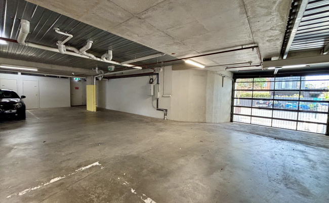 Long term secure parking in Balaclava. Indoor parking in residential property
