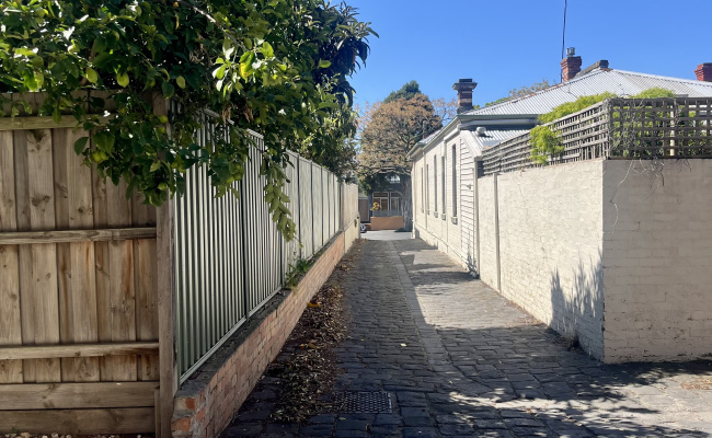 Undercover parking space Clifton Hill with 2 entrances