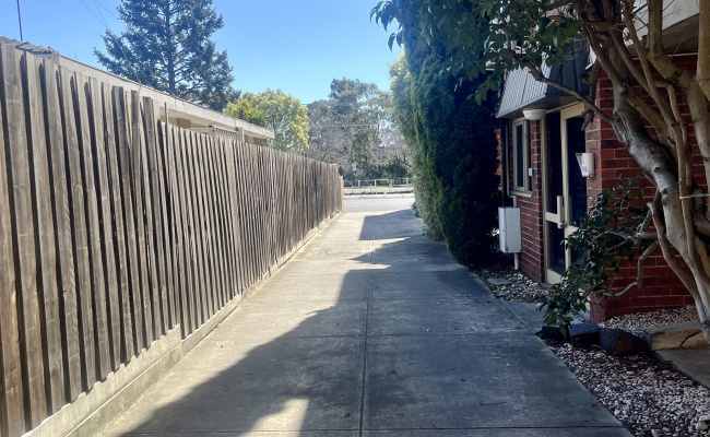 Undercover parking space Clifton Hill with 2 entrances