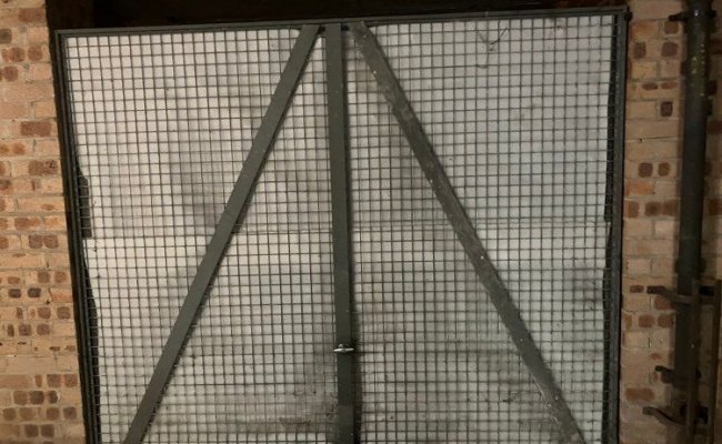 Lane Cove North - Large Single Lock Up Garage near Bus Stops