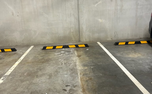 Secure underground carpark close to High Street and Glen Iris Train Station