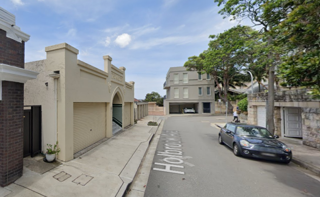 Next to Kirribilli Ferry- so convenient for access