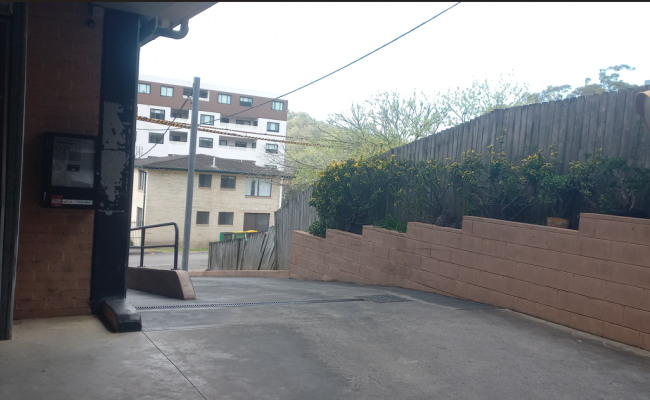 LOCK-UP UNDERCOVER PARKING - GOSFORD HOSPITAL & STATION
