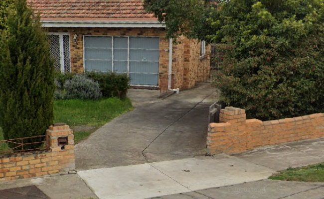 Driveway parking on Invermay Grove in Rosanna Victoria