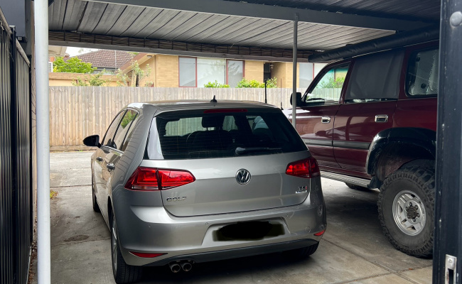 Glen Iris - Great Carport Parking Near Epworth Hospital and Gardener Train Station