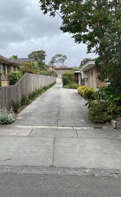 Glen Iris - Great Carport Parking Near Epworth Hospital and Gardener Train Station