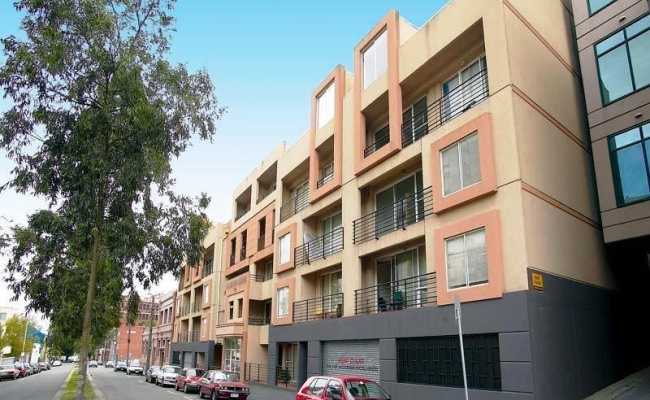 Stress-free secure park mins from CBD