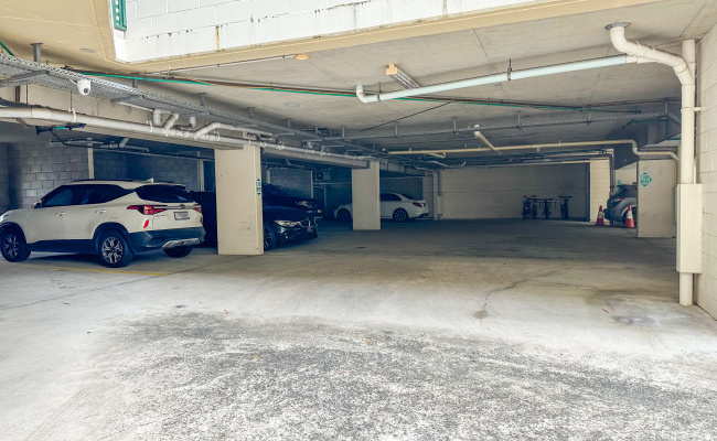 Unreserved Undercover parking 2 min from Toowong Village