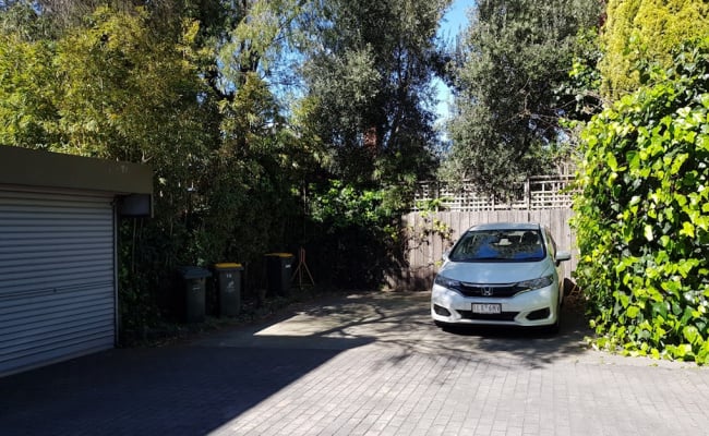 Outside parking on Keele St in Collingwood