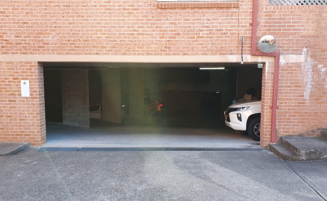 Dundas - Great Indoor Parking Across Dundas Primary School
