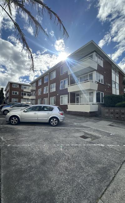 Great parking space in Armadele super close to Armadele Station, High Street and Glenferrie Rd shops
