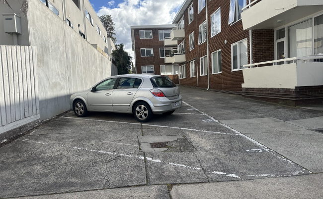 Great parking space in Armadele super close to Armadele Station, High Street and Glenferrie Rd shops