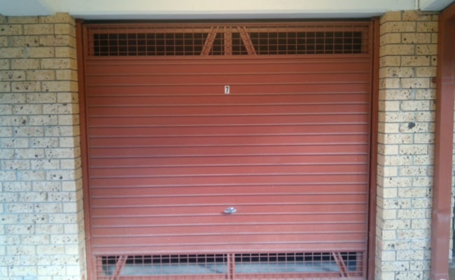 Lock up garage parking on Lenneberg Street in Southport Queensland