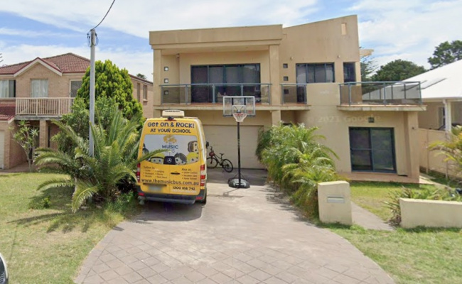 Great Parking near Wanda Beach. Stroll straight down the hill to the sand.