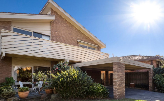 Undercover, secure off road parking 1 minute walk to tram stop and 700m from Elsternwick shops.
