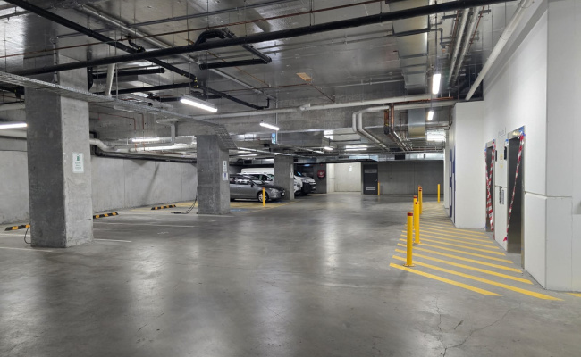 Little Collins Unreserved Monthly Parking via LPR access