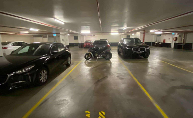 WORLD TOWER, CBD CAR PARK RENT.  CLOSE TO THE GATE , SHOP & OFFICE. SAFE AND SECURE BUILDING 