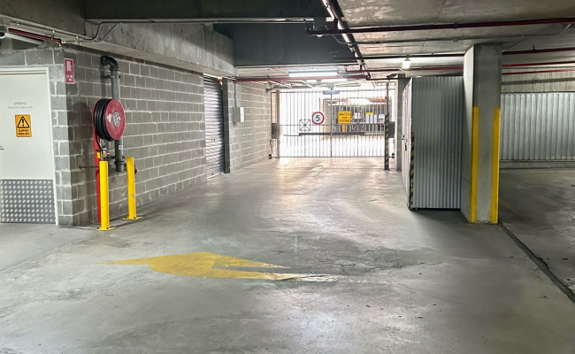 Very secure Indoor Parking close to Civic Centre