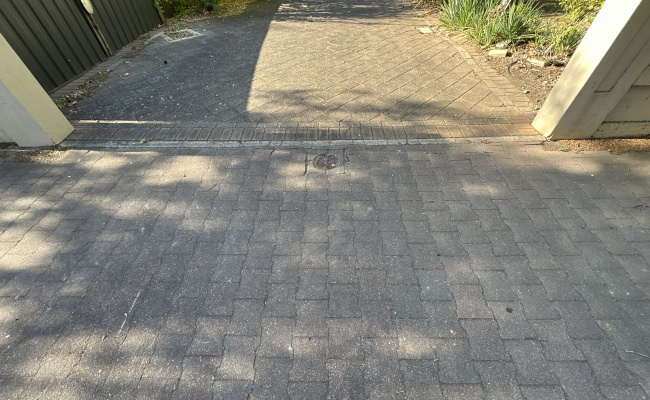 Great parking space 5 kms (10 mins) to CBD.