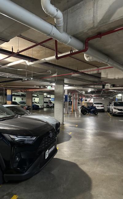 Wolli creek parking space super close to train and airport