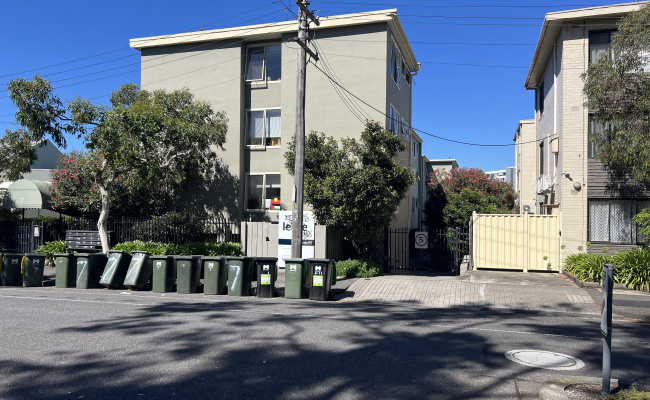Undercover & safe parking space closeby to hospitals and CBD/PT