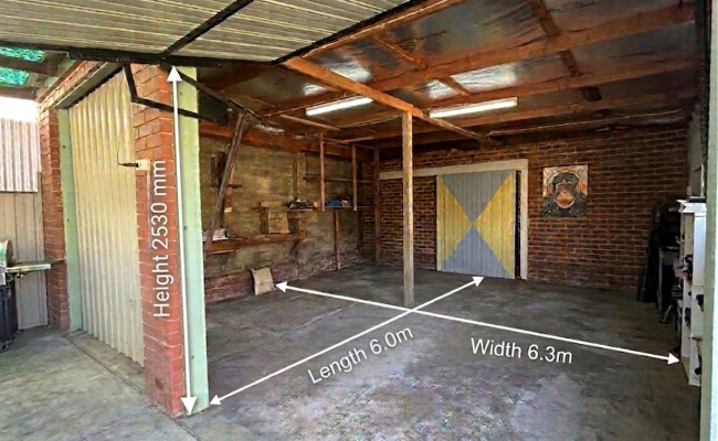 Bentleigh Warehouse 30sqm Undercover Forklift Zone