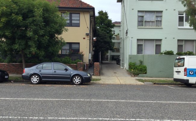 Located within a 2-3 minute walk to the Sandringham Line, Tram 67 and 623 Bus and Ripponlea Village.