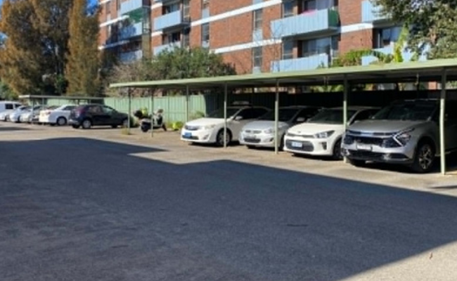 Quick and easy Eastlakes parking