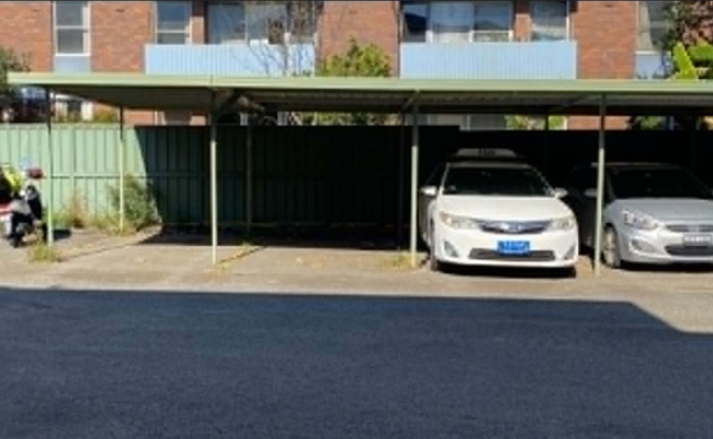 Quick and easy Eastlakes parking