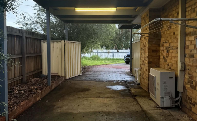 Affordable & Secure Covered Airport Parking - 15 mins to Melbourne Airport