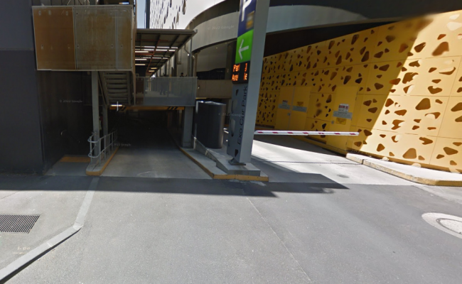 Secure Unreserved Parking on Merchant Street