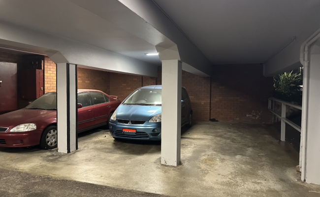 Undercover Compact Car Space /Neutral Bay (5 Min Walk to B-Line / 1 Stop to CBD)