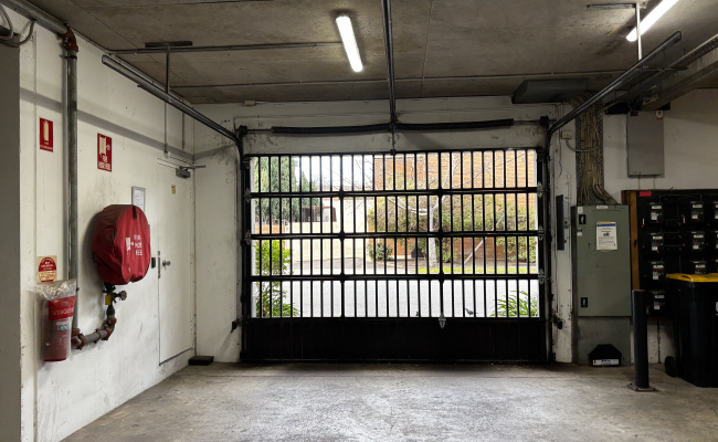 Great and safe parking space 5 mins from NGV, Shrine of Remembrance, and Victoria Barracks