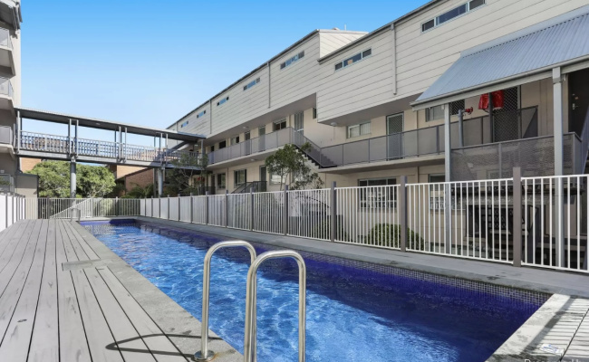 Parking close to RPA and Sydney Uni - with pool access!!