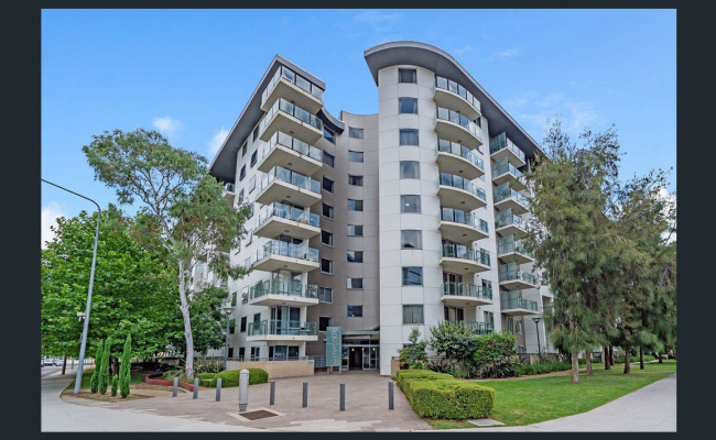 Great Parking near CBD - LONG TERM BOOKING IS REQUIRED 