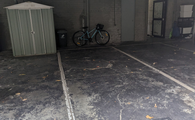 Great Parking close to CBD. Next to trams 11 and 96
