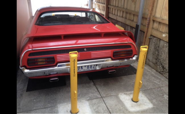 Lock up garage parking on Moreland Road in Pascoe Vale South