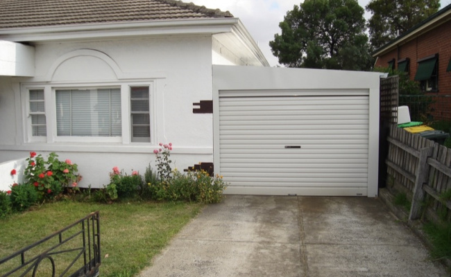Driveway parking on Moreland Road in Pascoe Vale South Victoria