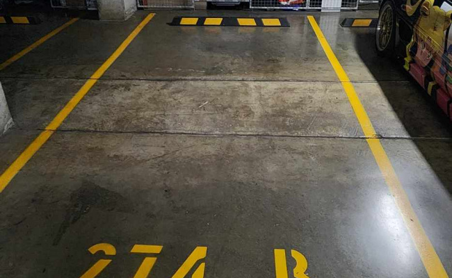 Great Parking Next to mascot station